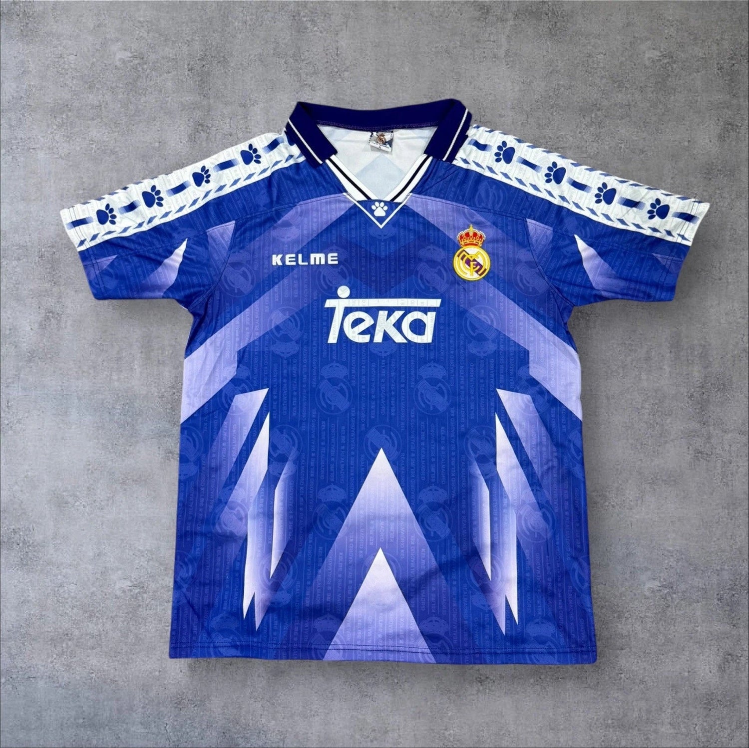 Real Madrid 1996/97 Away Retro Jersey DropEleven